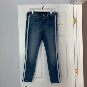 New, never worn mid rise skinny Jean in a medium wash.